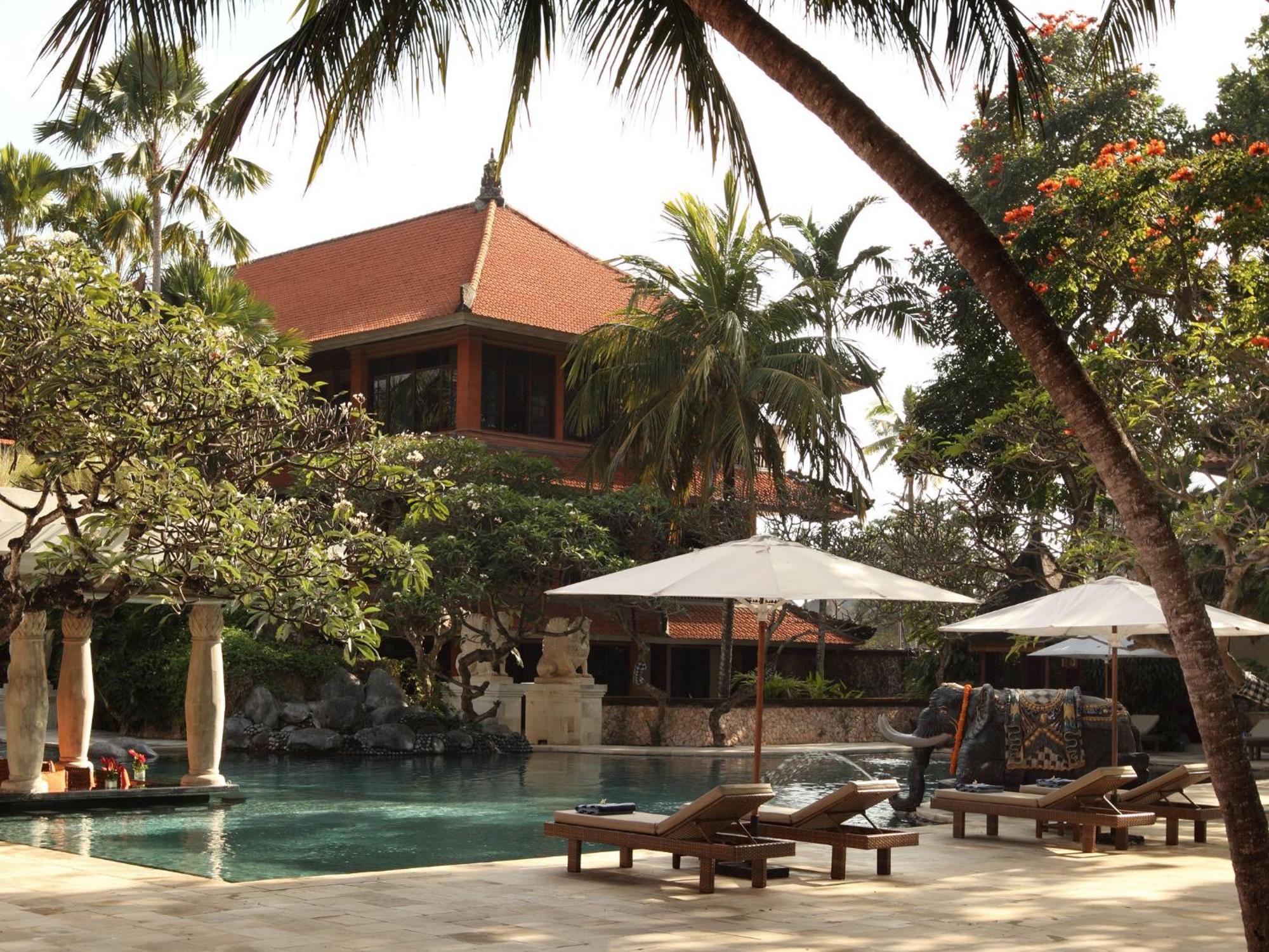 Puri Santrian Beach Resort And Spa Sanur Exterior foto
