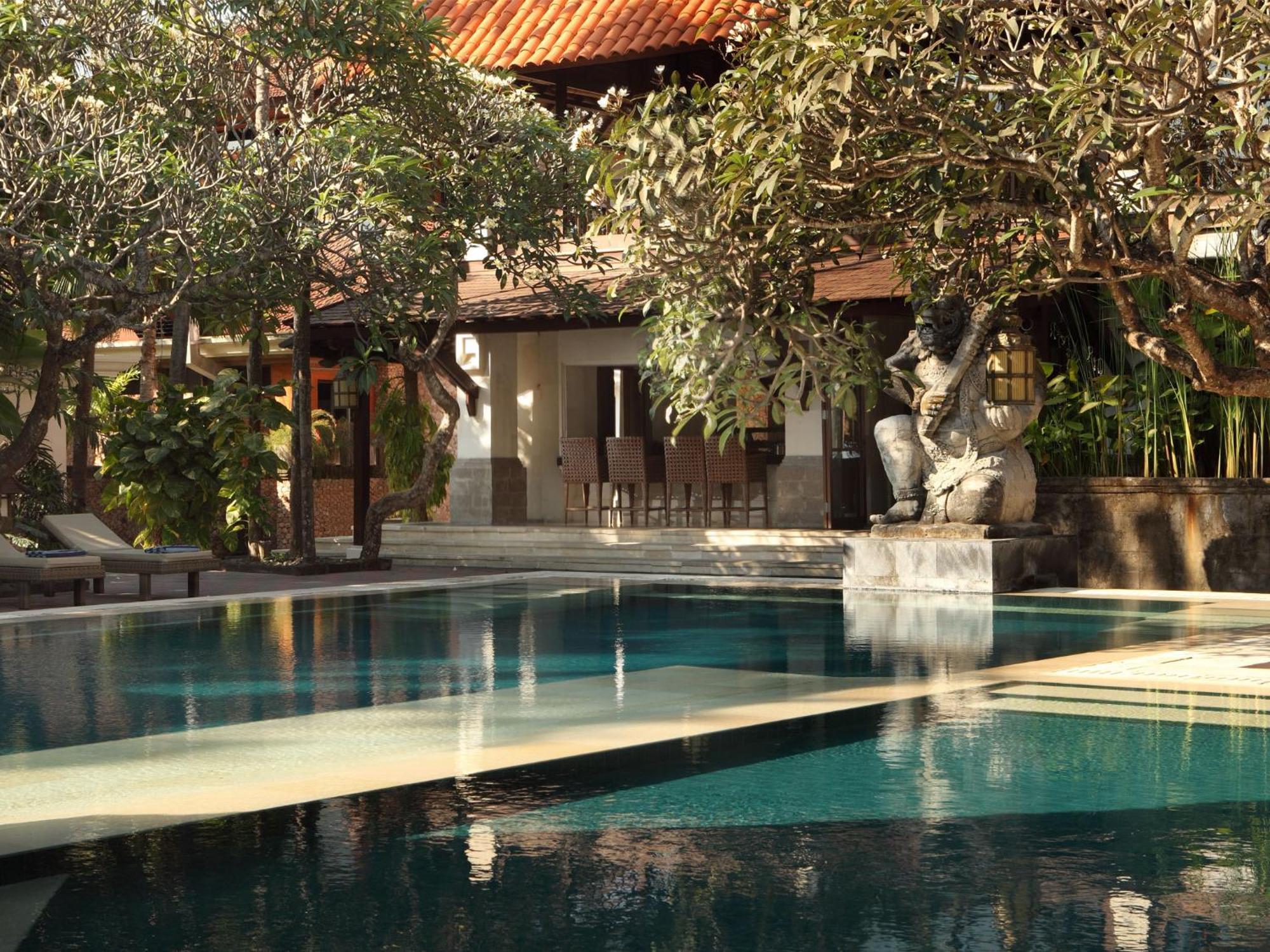 Puri Santrian Beach Resort And Spa Sanur Exterior foto