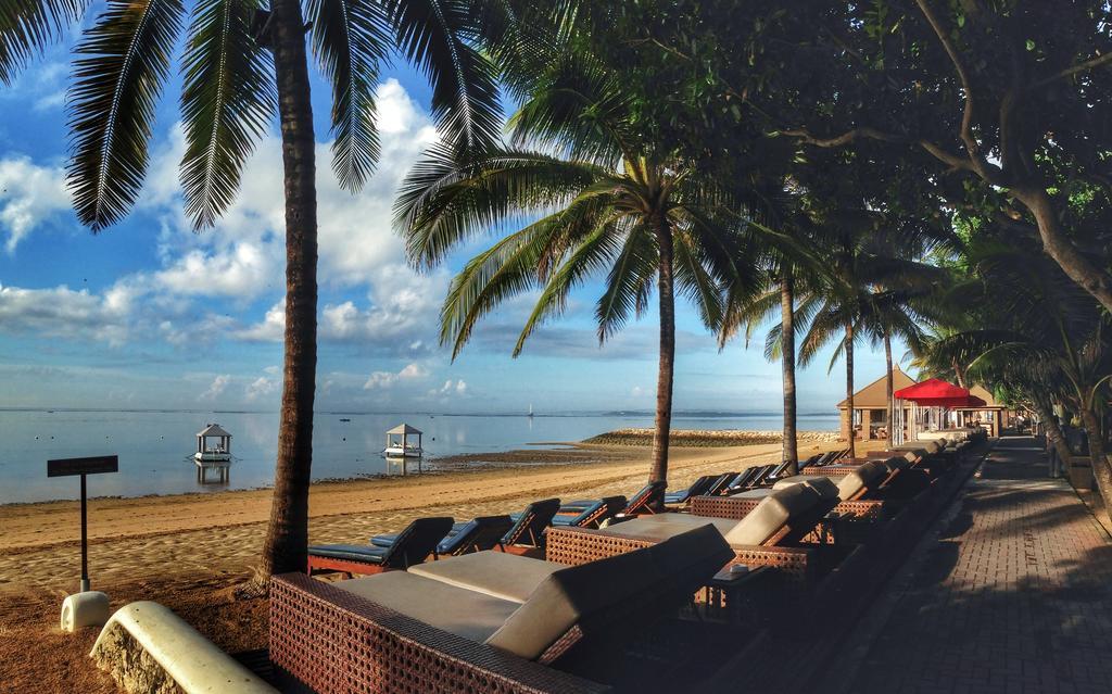 Puri Santrian Beach Resort And Spa Sanur Exterior foto