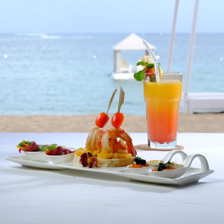 Puri Santrian Beach Resort And Spa Sanur Exterior foto